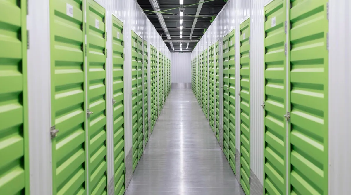 Complejo de centros e instalaciones de almacenamiento y logística para operaciones multisede